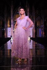 Model walk the ramp for Tarun Tahiliani finale at Aamby Valley Fashion week in Saharastar, Mumbai on 27th Sept 2011 (66).JPG