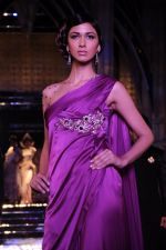 Model walk the ramp for Tarun Tahiliani finale at Aamby Valley Fashion week in Saharastar, Mumbai on 27th Sept 2011 (69).JPG