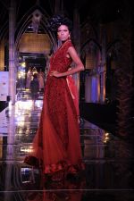 Model walk the ramp for Tarun Tahiliani finale at Aamby Valley Fashion week in Saharastar, Mumbai on 27th Sept 2011 (73).JPG