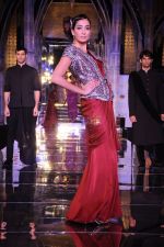 Model walk the ramp for Tarun Tahiliani finale at Aamby Valley Fashion week in Saharastar, Mumbai on 27th Sept 2011 (77).JPG