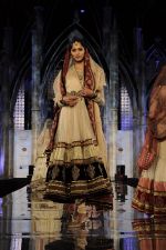 Model walk the ramp for Tarun Tahiliani finale at Aamby Valley Fashion week in Saharastar, Mumbai on 27th Sept 2011 (97).JPG