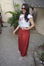 Sonakshi Sinha snapped in Mehboob Studio in Bandra, Mumbai on 27th Sept 2011 (10).JPG