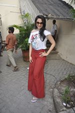 Sonakshi Sinha snapped in Mehboob Studio in Bandra, Mumbai on 27th Sept 2011 (13).JPG