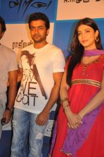 Suriya, Shruti Haasan attends 7aum Arivu Press Meet on 26th September 2011 (12).jpg