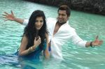 Suriya, Shruti Haasan in 7aum Arivu Movie Stills (12).jpg