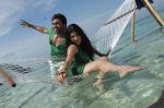 Suriya, Shruti Haasan in 7aum Arivu Movie Stills (17).jpg