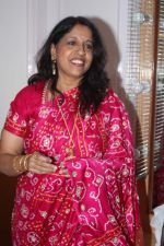 Kavita Krishnamurthy at Lata Mangeshkar_s birthday concert in Shanmukhanand Hall on 28th Sept 2011 (46).JPG