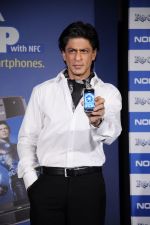 Shahrukh Khan unveils the new Nokia Symbian mobile in Trident, Mumbai on 28th Sept 2011 (1).JPG