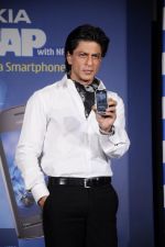 Shahrukh Khan unveils the new Nokia Symbian mobile in Trident, Mumbai on 28th Sept 2011 (25).JPG