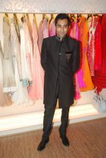 Rahul Khanna at opening of Amber by Ecru Luxury a pret label by Ankur Batra in Kemps Corner on 29th Sept 2011 (55).JPG