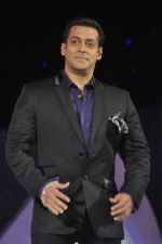 Salman Khan at Big Boss 5 Launch in Mehboob on 29th Sept 2011 (33).JPG