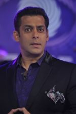 Salman Khan at Big Boss 5 Launch in Mehboob on 29th Sept 2011 (75).JPG