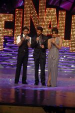 Shahrukh Khan, Hrithik Roshan, Priyanka Chopra at the Finale of Just Dance in Filmcity, Mumbai on 29th Sept 2011 (75).JPG