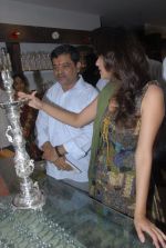 Sneha Ullal Launches Kuber Jewellery on 29th September 2011 (118).jpg