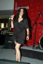 Sona Mohapatra at Delhi Belly DVD launch in Landmark, Mumbai on 29th Sept 2011 (43).JPG