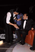 Shahrukh Khan, Dharmendra on the sets of India_s got talent in Filmcity, Mumbai on 30th Sept 2011 (36).JPG