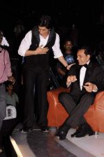 Shahrukh Khan, Dharmendra on the sets of India_s got talent in Filmcity, Mumbai on 30th Sept 2011 (43).JPG