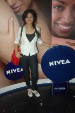 Sonal Sehgal at Nivea promotional event in Malad on 30th Sept 2011 (18).JPG