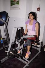 Gul Panag_s workout to promote Dohne Nutrition whey in True Fitness on 4th Oct 2011 (18).JPG