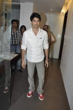 Rajeev Khandelwal at the Silent Noise by Saini S Johray in Viewing Room, Colaba, Mumbai on 7th Oct 2011 (21).JPG