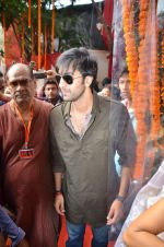 Ranbir Kapoor at North Bombay Sarbojanin Durga Puja on 4th Oct 2011 (44).JPG