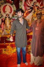 Ranbir Kapoor at North Bombay Sarbojanin Durga Puja on 4th Oct 2011 (52).JPG