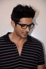 Zayed Khan on the sets of Comedy Circus in Andheri, Mumbai on  5th Oct 2011 (21).JPG
