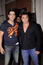 Zayed Khan, Sohail Khan on the sets of Comedy Circus in Andheri, Mumbai on  5th Oct 2011 (18).JPG