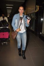 Sonakshi Sinha snapped at International airport on 9th Oct 2011 (12).JPG