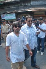 Kailash Kher pay last tribute to jagjit singh in Chandanwadi, Mumbai on 11th Oct 2011 (20).JPG