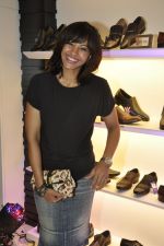 Manasi Scott at the launch of Pavers England store in Pheonix mills, mumbai on 11th Oct 2011 (11).JPG