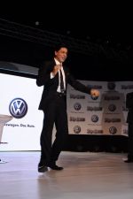 Shahrukh Khan at Ra.one-Volkswagen event in Bandra, Mumbai on 11th Oct 2011 (28).JPG