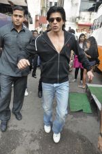 Shahrukh Khan snapped at Filmcity, Mumbai on 11th Oct 2011 (1).JPG