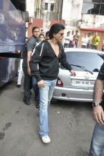 Shahrukh Khan snapped at Filmcity, Mumbai on 11th Oct 2011 (5).JPG
