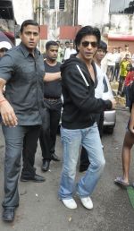 Shahrukh Khan snapped at Filmcity, Mumbai on 11th Oct 2011 (6).JPG