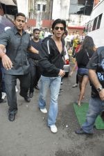 Shahrukh Khan snapped at Filmcity, Mumbai on 11th Oct 2011 (7).JPG