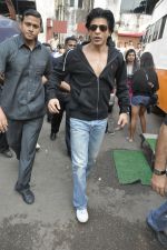Shahrukh Khan snapped at Filmcity, Mumbai on 11th Oct 2011 (9).JPG