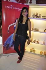 at the launch of Pavers England store in Pheonix mills, mumbai on 11th Oct 2011 (36).JPG