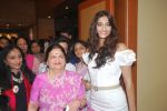 sonam Kapoor at IMC Womens Entrepreneurs event in Taj Resident, Mumbai on 11th Oct 2011 (9).JPG