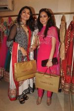 at Neeta Lulla previews her latest collection in KHar, Mumbai on 14th Oct 2011 (3).JPG