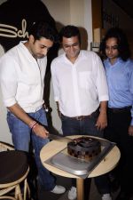 Abhishek Bachchan at Anita Dongre_s cafe launch in Khar, Mumbai on 17th Oct 2011 (50).JPG