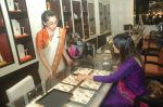 Anjana Sukhani shops for Diwali at Tanishq showroom in Andheri, Mumbai on 17th Oct 2011 (7).JPG