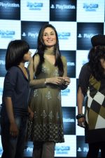 Kareena Kapoor at the press meet of Playstation in Inorbit Mall on 21st Oct 2011 (34).JPG