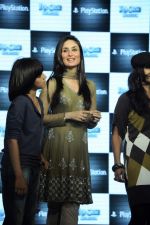 Kareena Kapoor at the press meet of Playstation in Inorbit Mall on 21st Oct 2011 (35).JPG