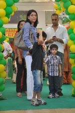 Priya Dutt at Sanjay Dutt and Manyata celebrates childrens birthday in Blue Sea, Mumbai on 21st Oct 2011 (15).JPG