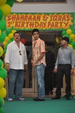 at Sanjay Dutt and Manyata celebrates childrens birthday in Blue Sea, Mumbai on 21st Oct 2011 (15).JPG