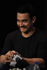 Aamir Khan at Star TV_s new show announcement in Taj Land_s End on 22nd Oct 2011 (20).JPG