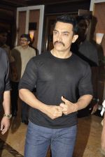 Aamir Khan at Star TV_s new show announcement in Taj Land_s End on 22nd Oct 2011 (4).JPG