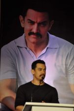 Aamir Khan at Star TV_s new show announcement in Taj Land_s End on 22nd Oct 2011 (9).JPG