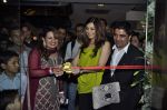 Sonali Bendre inaugurates Imitiaz Motiwala store in Atria Mall on 22nd Oct 2011 (4).JPG